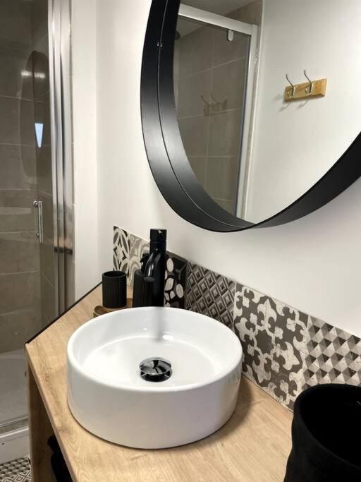 Bel Appartement Sur Cour Plein Centre Ville Et Parking Moulins  Eksteriør bilde