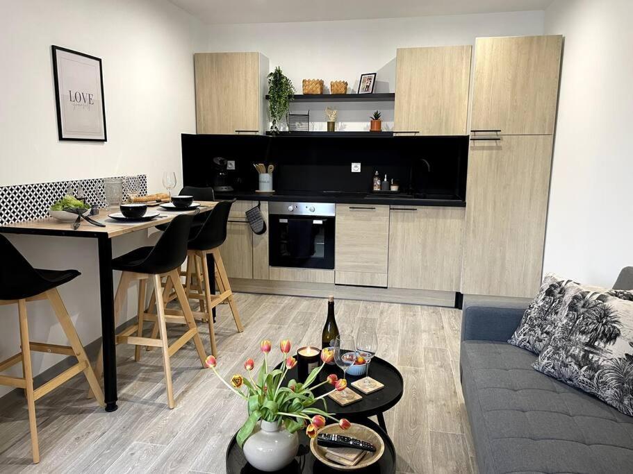 Bel Appartement Sur Cour Plein Centre Ville Et Parking Moulins  Eksteriør bilde