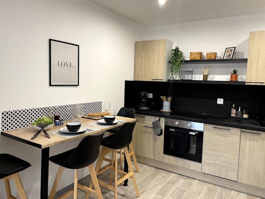 Bel Appartement Sur Cour Plein Centre Ville Et Parking Moulins  Eksteriør bilde